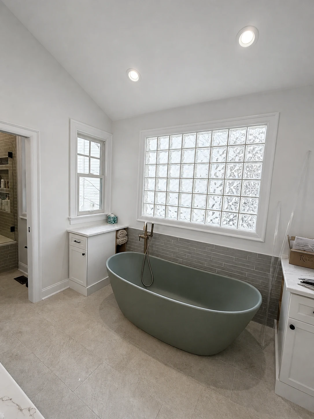 Johnson – Bathroom: Soaking Tub, view 1